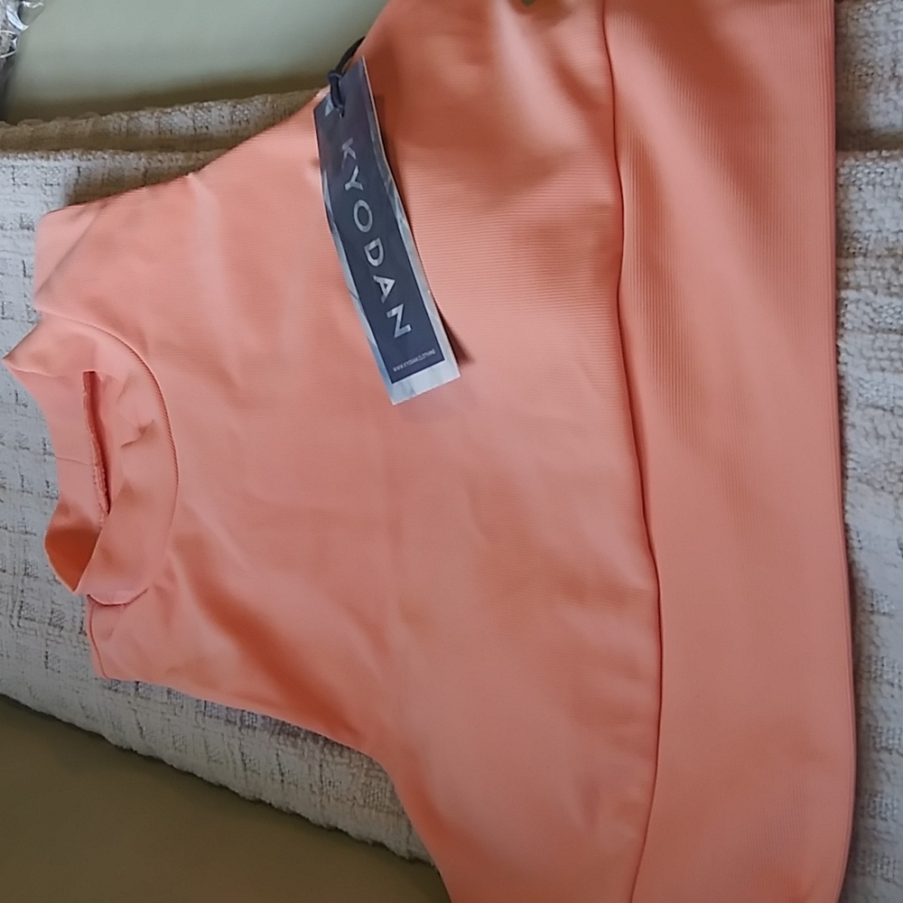 NWT. Kyodan crop athletic top.